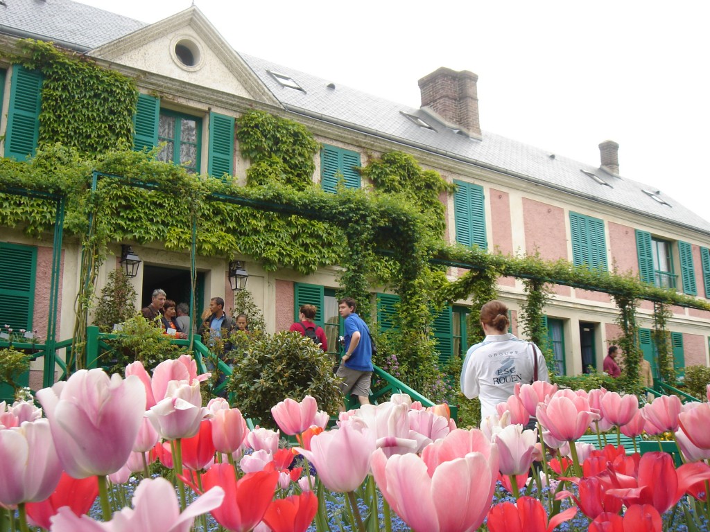 Monet's house through the Tulips