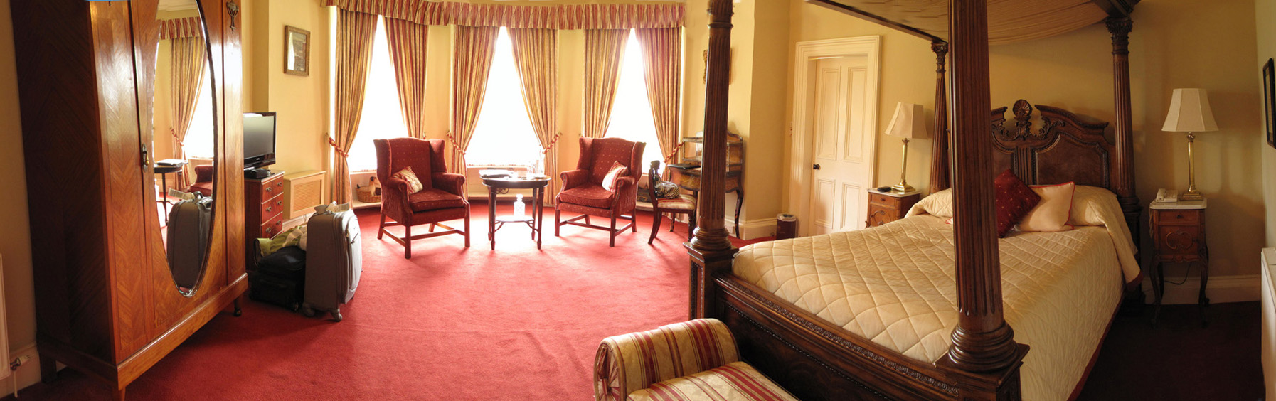 Four-poster room at Ballyseede Castle